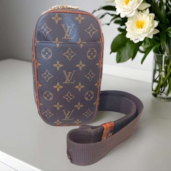 ✨️🔥Authentic EUC Louis Vuitton Pochette Monogram Gange Bumbag - Picture 2 of 15